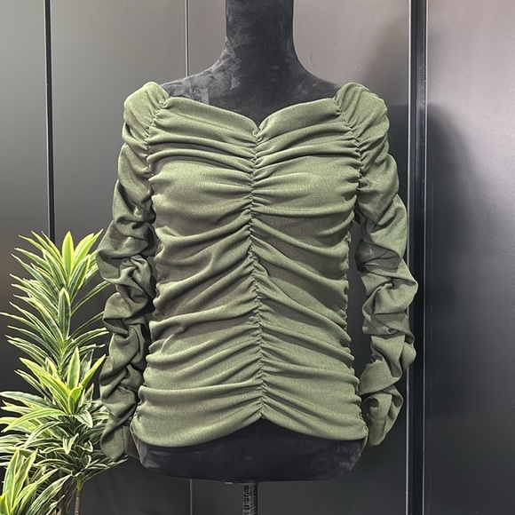 Line and Dot Billie Off/On Shoulder, Ruched front/back/sleeves,stretch knit - Picture 2 of 14